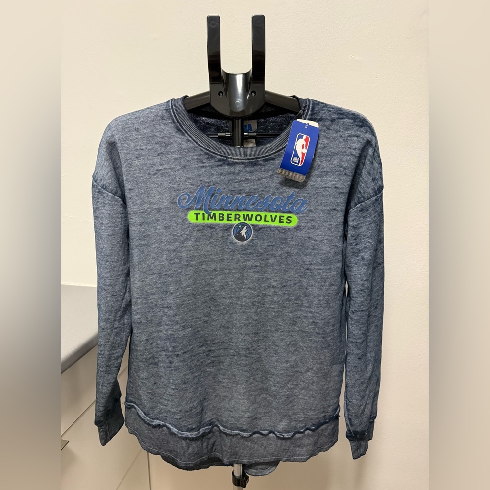 NBA MINNESOTA TIMBERWOLVES GRAPHIC GRAY PULLOVER SWEATSHIRT WOMENS M Basketball